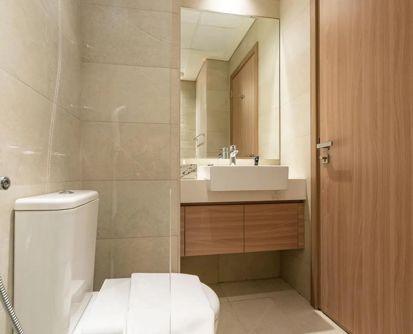 Elegant Studio By Skylight At Azizi Riviera 41 Dubai