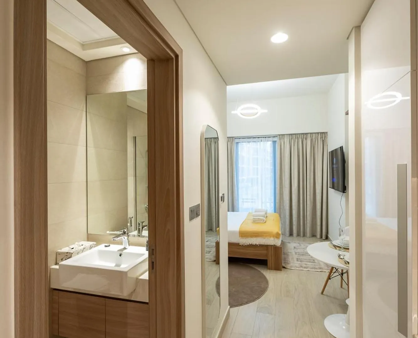 Elegant Studio By Skylight At Azizi Riviera 41 Dubai Apartment